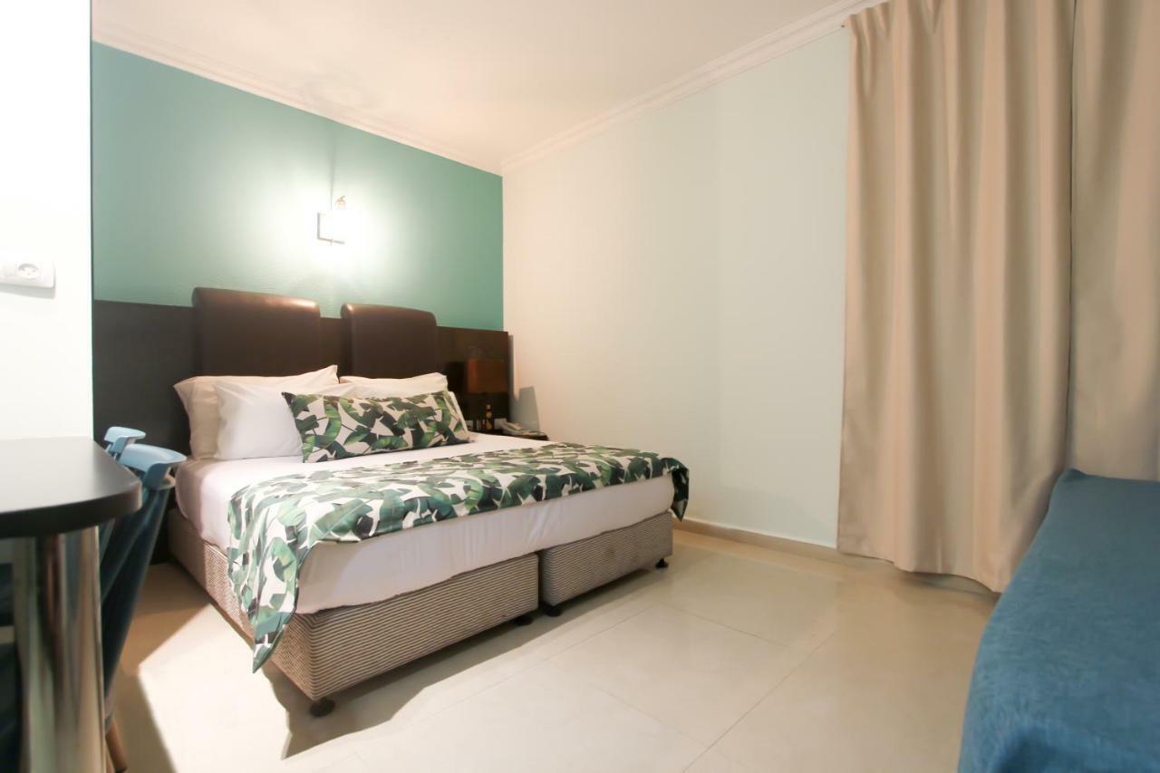 Olive Baywatch Hotel Tel Aviv Exterior photo