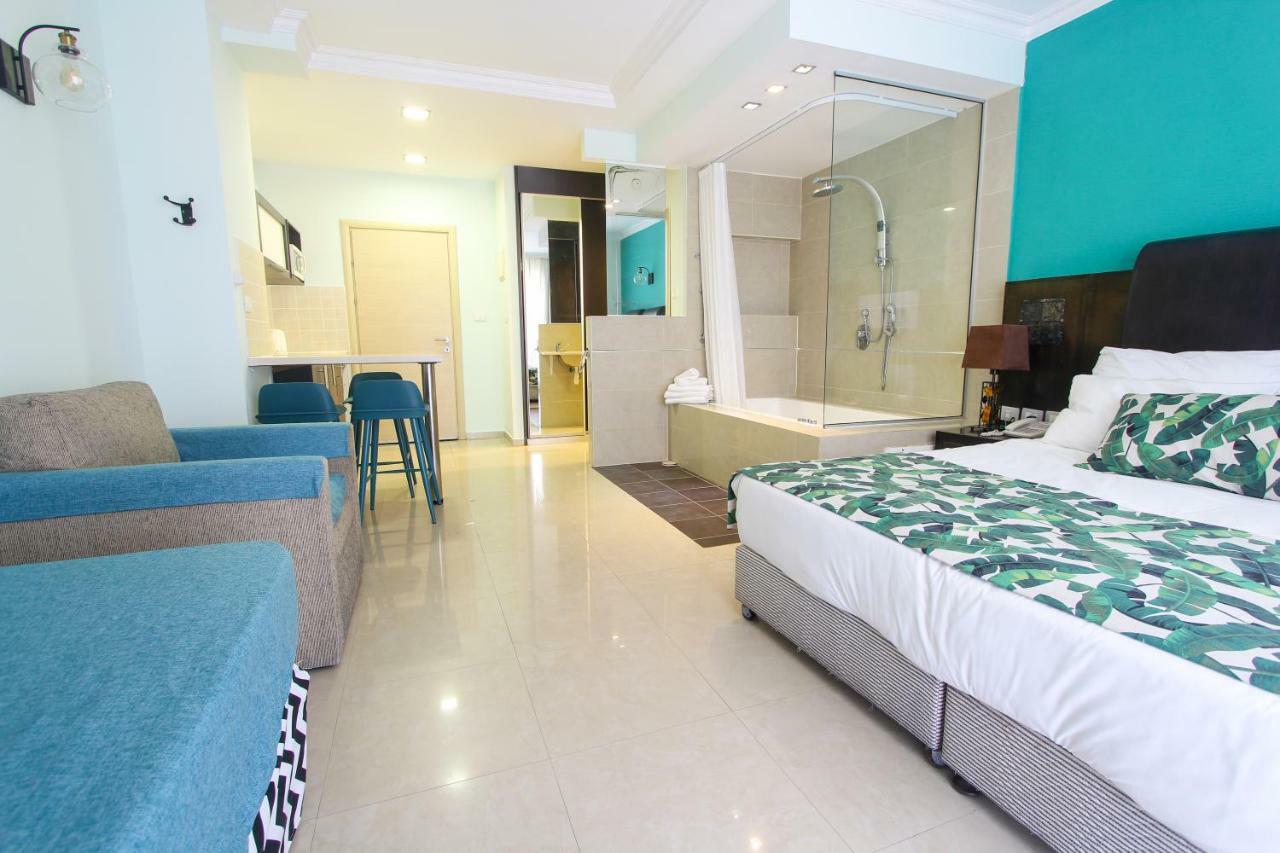 Olive Baywatch Hotel Tel Aviv Exterior photo