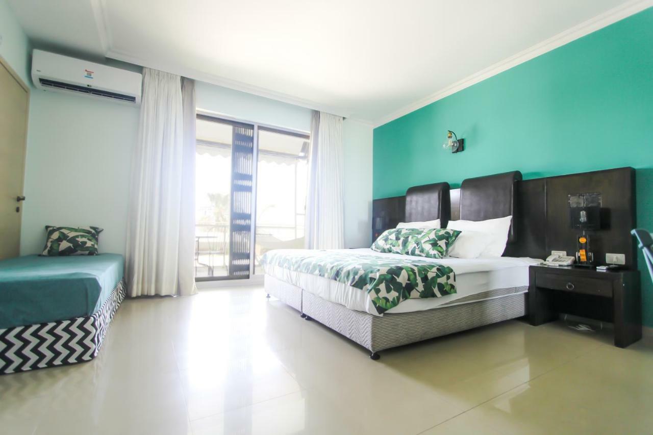 Olive Baywatch Hotel Tel Aviv Exterior photo